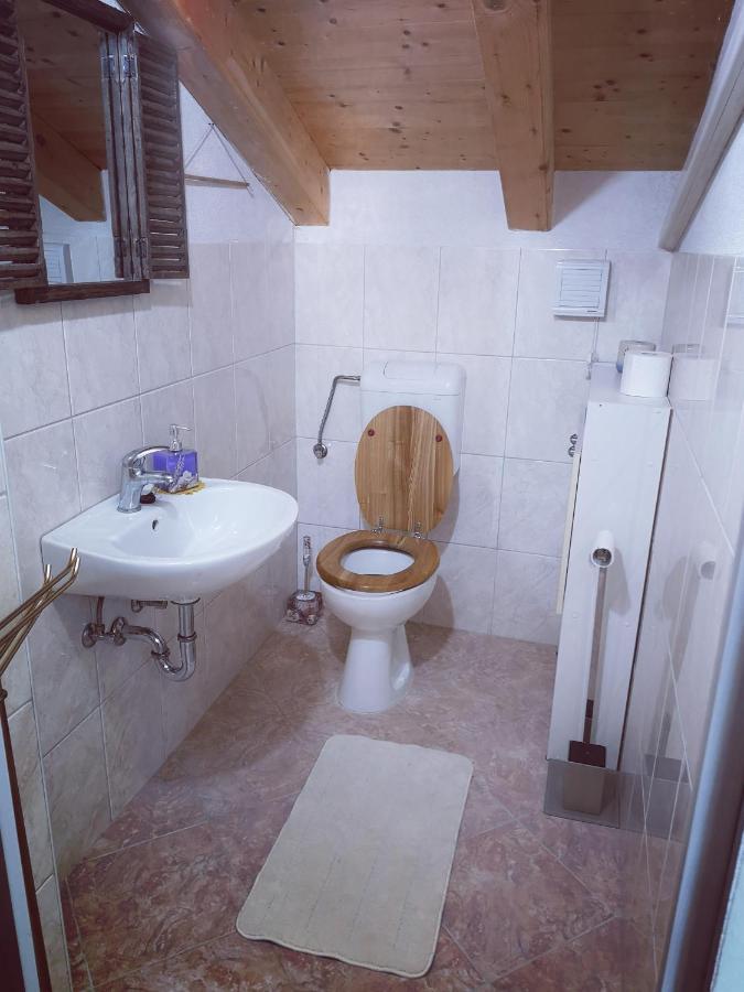 Apartman Hygge Omis Exterior photo